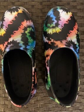 CROCS Tie-Dye Black Multicolor Classic Clog Mules